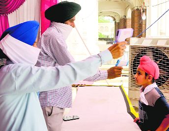 Virus claims 2 more lives, 12 new infections in Amritsar