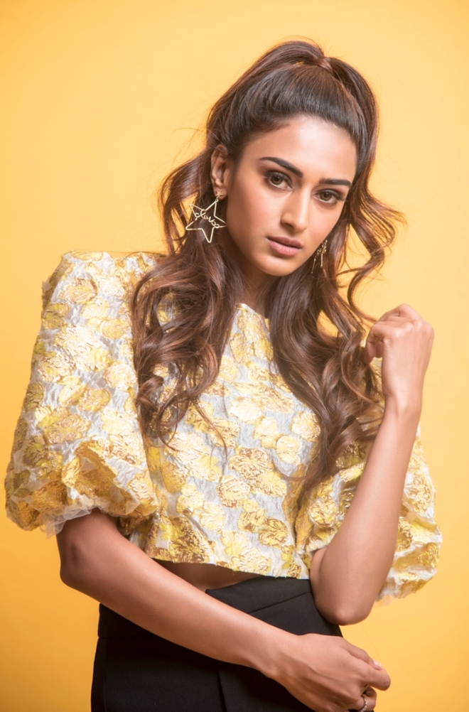 Erica Fernandes looks like a dream in her latest photo shoot. See pretty  pics - India Today