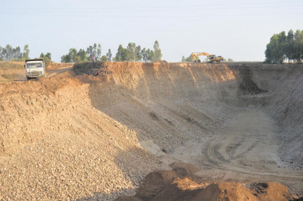 Mukerian farmers fret over illegal mining, department in denial