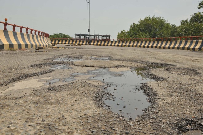 Potholes on road leading to Golden Temple