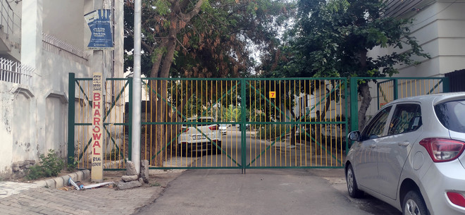 Ludhiana residents take up issue of illegal gates with administration
