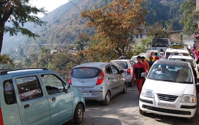 Road inundated, traffic disrupted on Manali NH
