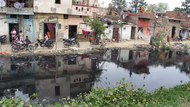 Kala Sanghian drain a bane of residents staying nearby