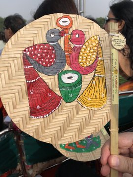 Hand-fans crafted by tribal artisans give relief to dignitaries of I-Day event at Red Fort