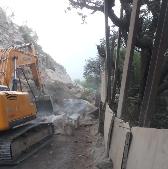 Chandigarh-Manali highway blocked in Mandi due to landslide