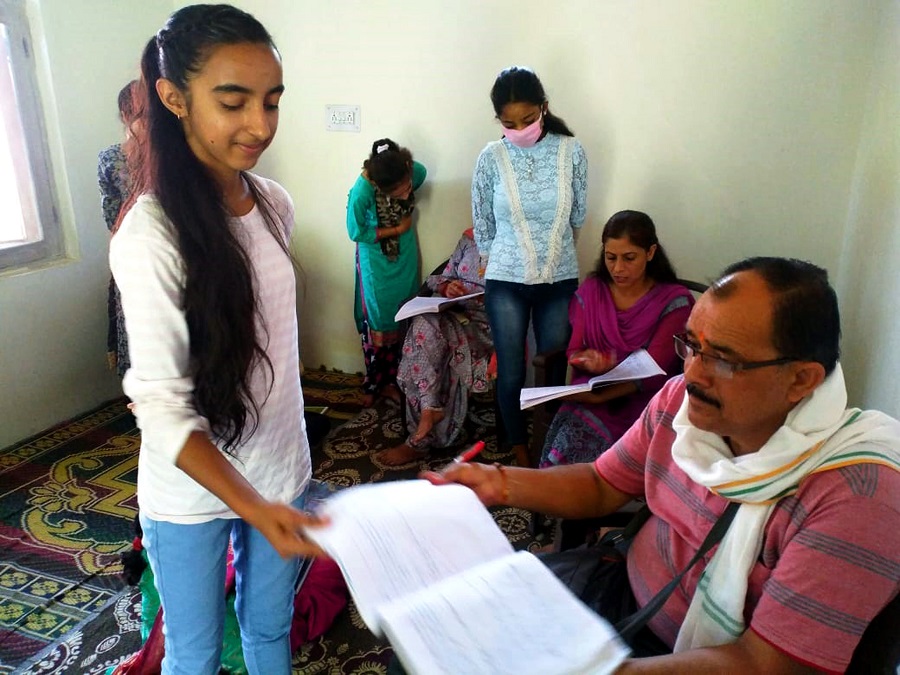 Arki teachers take classes to students' home