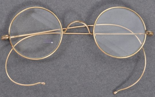 Spectacles believed to be worn by Mahatma Gandhi emerge at UK auction