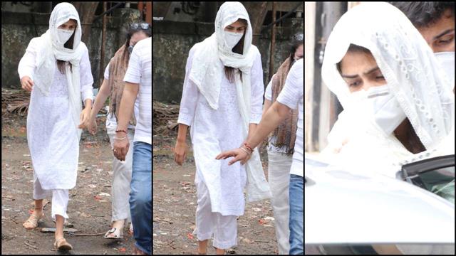 Rhea Chakraborty Said Sorry Babu To Sushant Rajput S Mortal Remains At Morgue Claims Eyewitness