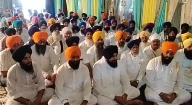 Sikh devotees flout Covid norms