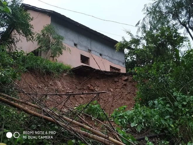 Rain damages houses in Palampur, Jaisinghpur