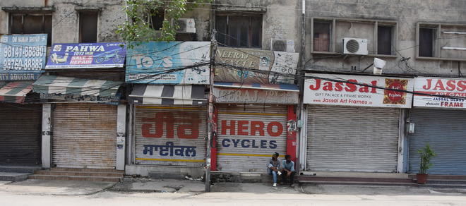 Most shops remain shut, people roam freely in Ludhiana