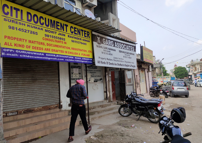 Advocates, stamp paper vendors shut shop for a week in Zirakpur