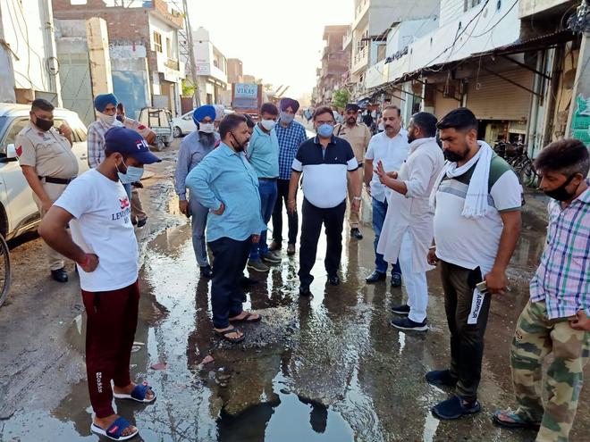 Solve problem of overflowing sewers: Ludhiana MC head to officials