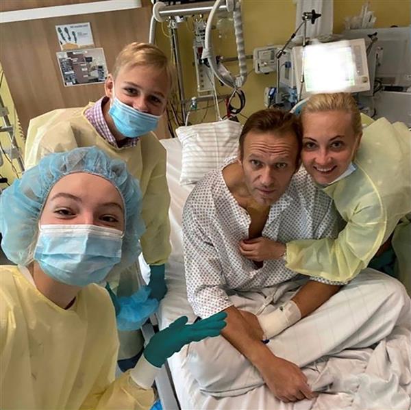 Putin opponent Navalny posts photo from hospital, says he can breathe by himself