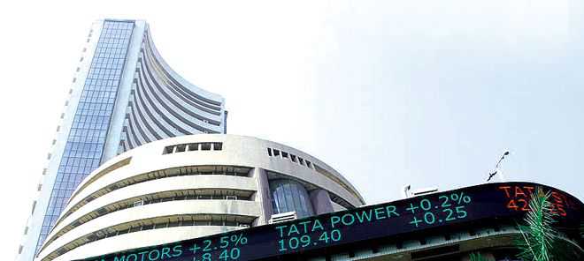 Sensex ends 98 points lower; IT stocks shine
