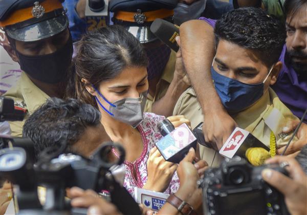 Rhea Chakraborty gets mobbed by media as she arrives at NCB, Richa Chadha says ‘social distancing jaae bhaad mein’