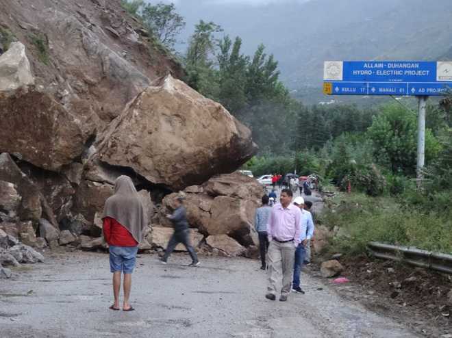 Chandigarh-Manali highway restored to traffic after landslide blocked it