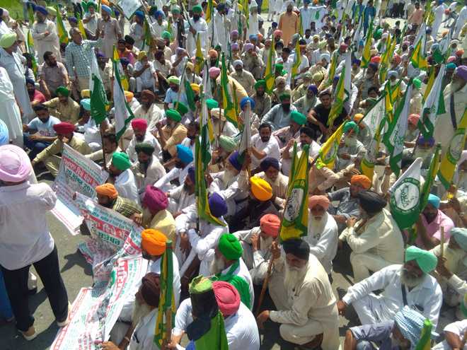 Thousands of farmers march across Patiala city