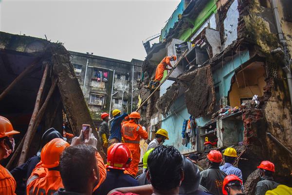 Building crash survivor joins rescue work on leaving hospital