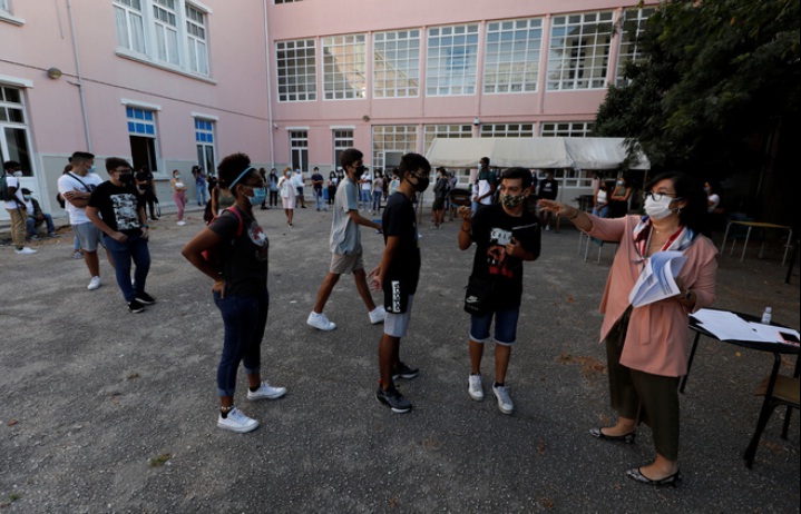 Relief and fear as Portuguese students go back to school