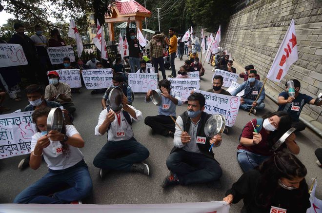 SFI protests at Vidhan Sabha to oppose News Education Policy