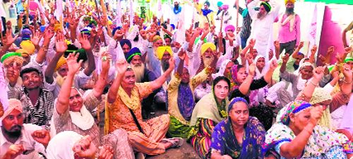 Women lead agitation over farmers’ demands