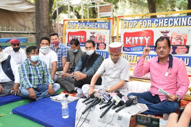 Kullu Sadar MLA, supporters protest outside SP’s office