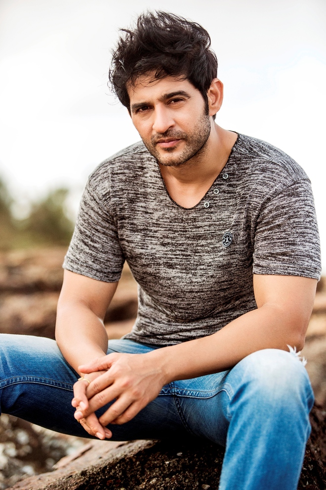 Hiten Tejwani is all set to do comedy in the upcoming show, Gupta Brothers – Chaar Kuwaare From Ganga Kinare