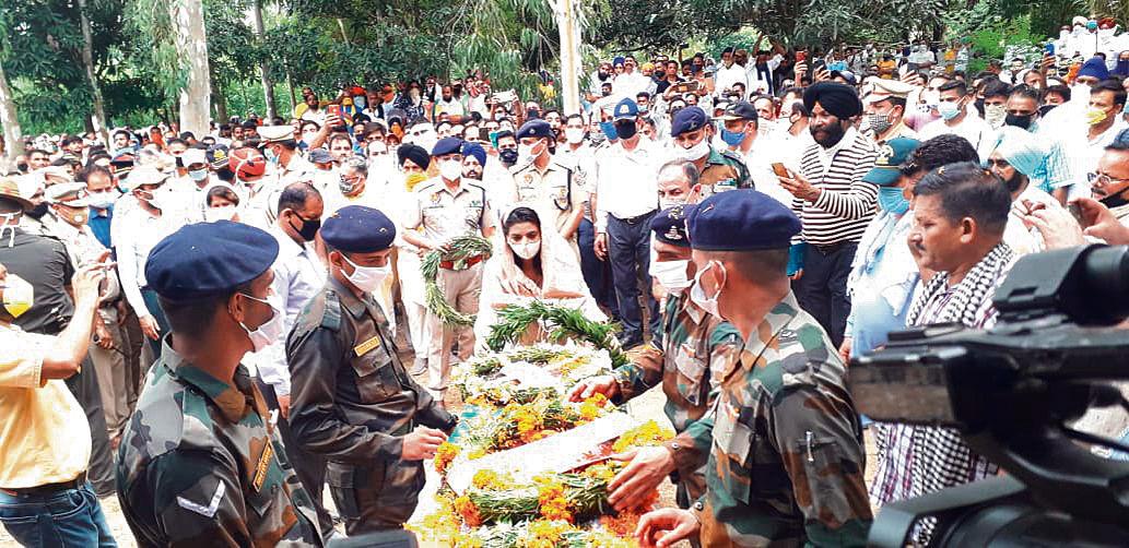 Mukerian martyr Subedar Rajesh Kumar cremated with full military honours