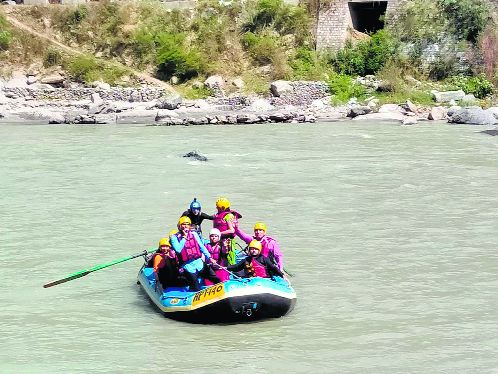 Rafting resumes, Kullu sees tourist influx
