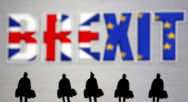 Brexit in crisis as UK threatens to undermine divorce treaty