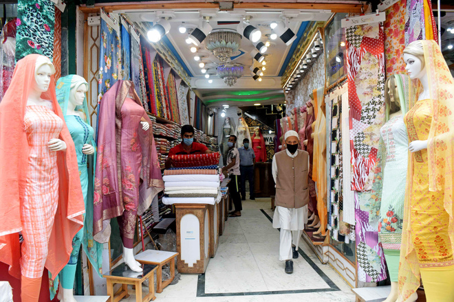 Srinagar traders hail virus-testing move
