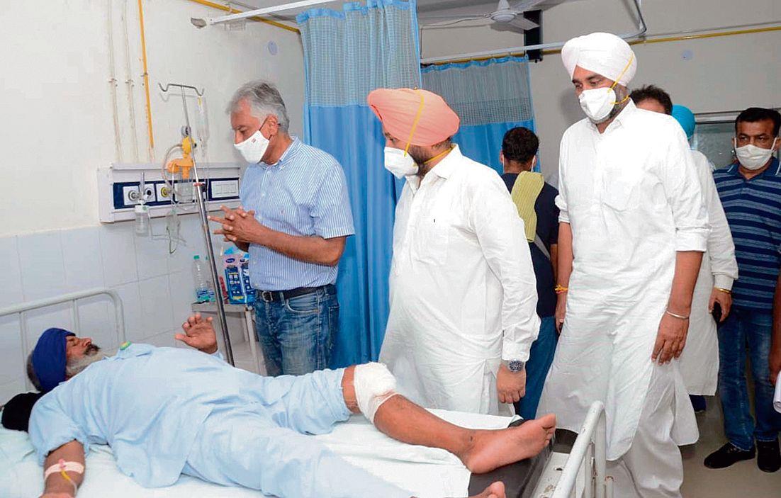 Farmer returning from protest at Badal village killed in road mishap, 17 injured