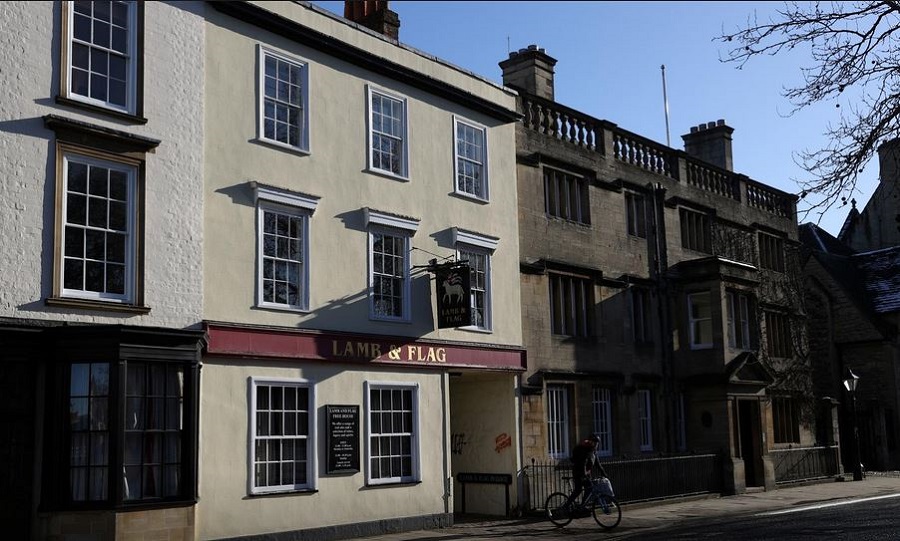 Loved by students, scholars and writers for 450 years, Oxford pub succumbs to COVID