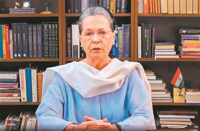 Ahead of meet, Sonia Gandhi seeks repeal of laws