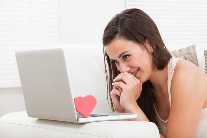 1 in 2 Indians afraid of online dating: Report
