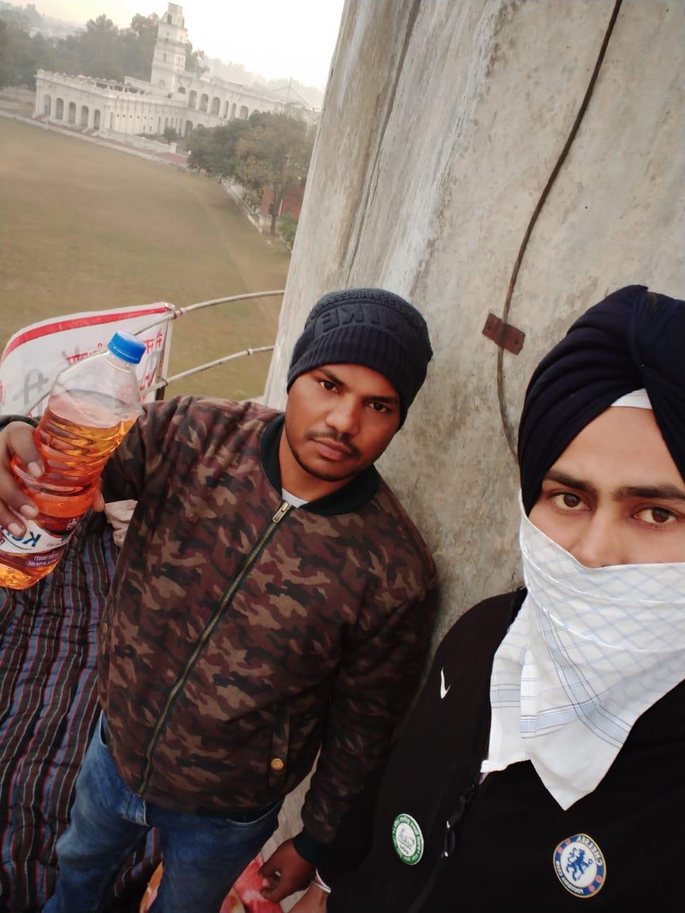 2 unemployed ETT teachers protest by climbing atop water tank at Patiala's  Mohindra College