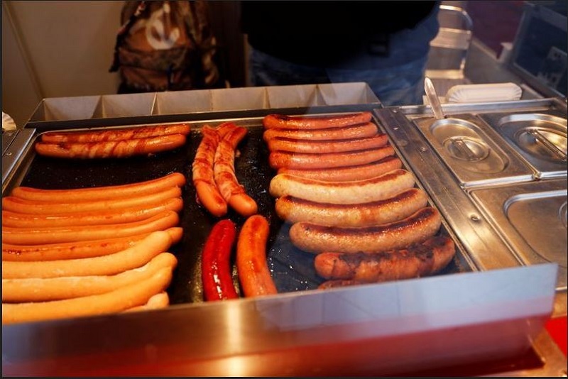 Danes mark 100 years of sausage stands with hotdog crawl