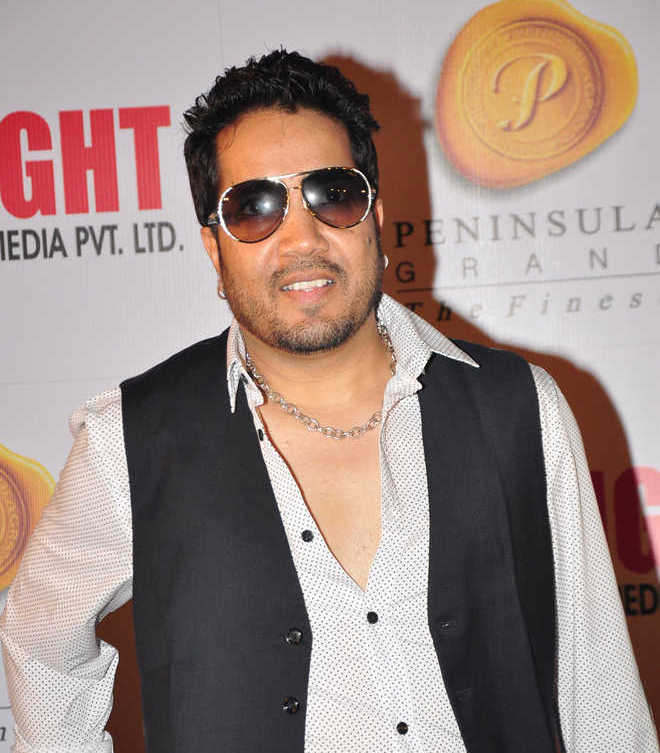 Mika Singh launches water brand, sends water ration to protestors, says 'farmers have put up a brave face'