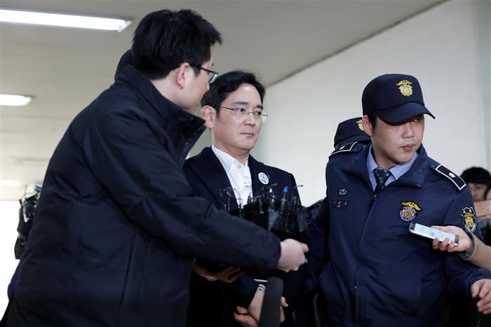 Samsung's Jay Lee gets 30-month prison term in bribery trial