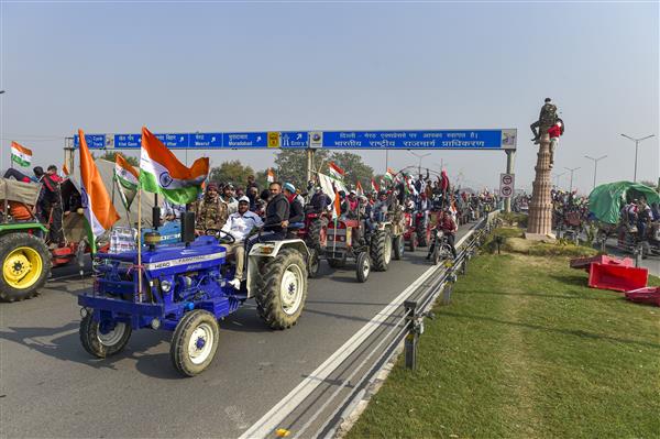 Farmers hold tractor parade in Hoshiarpur