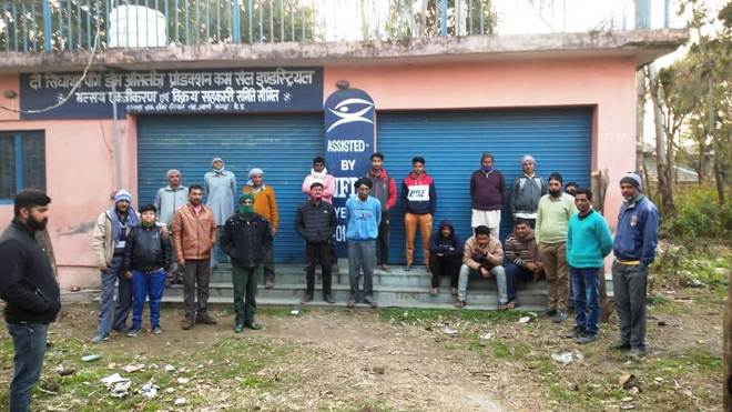 Fishing banned, fishermen protest loss of income