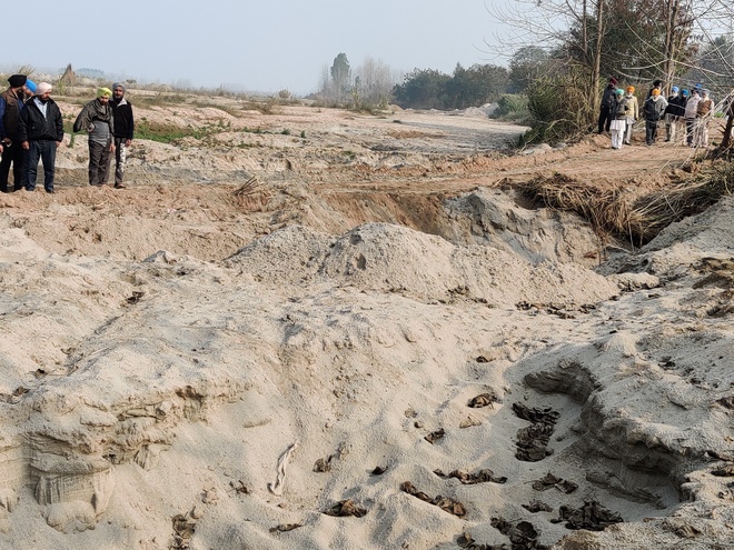 Plundering Sutlej sand