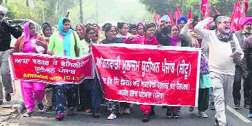 ASHA, anganwadi workers protest in support of farmers