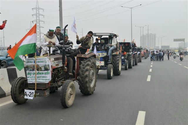 Hundreds of tractors from Punjab cross Karnal