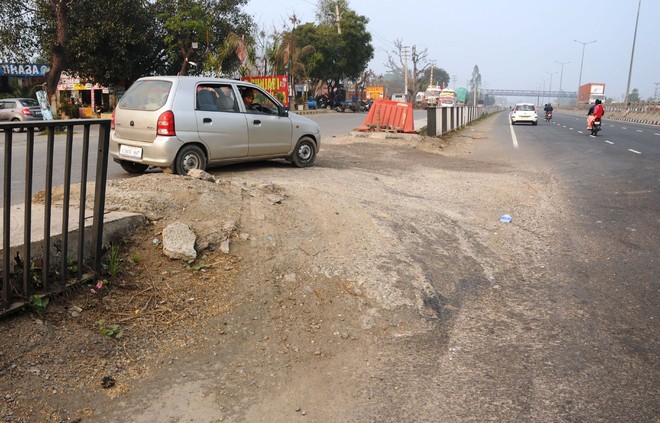 Illegal access points to NH-44 pose threat to commuters