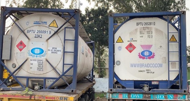 4 pilfering whiskey from tankers held