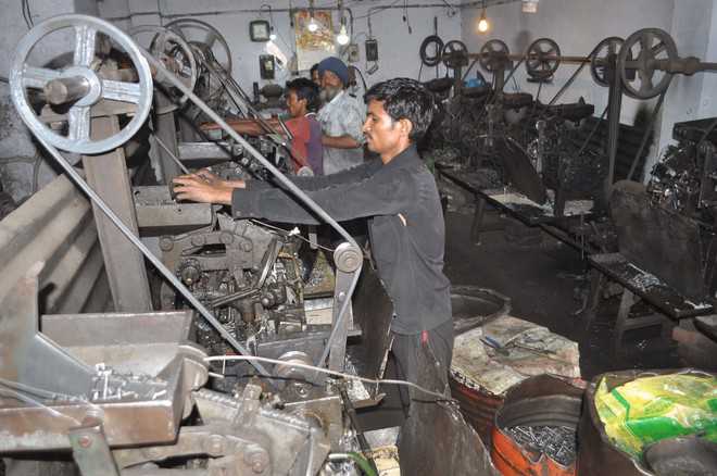 Industry blames govt for plight of domestic traders