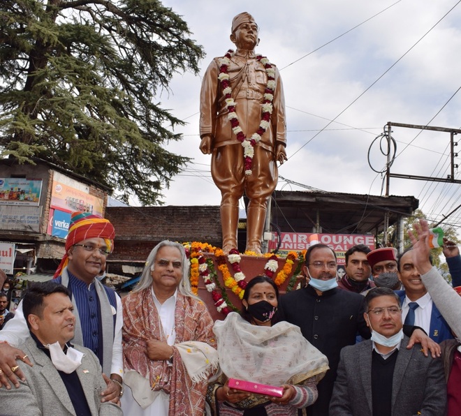 Netaji’s statue unveiled in Palampur