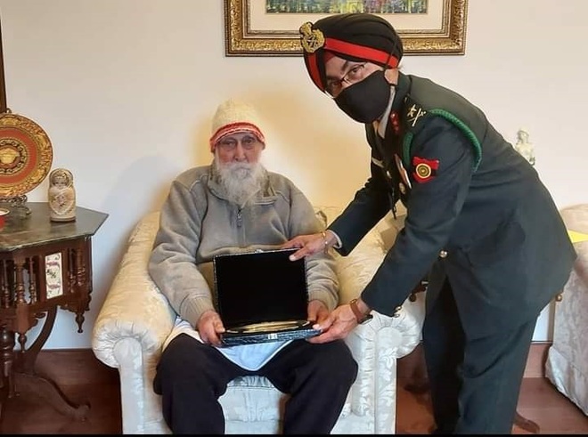 100-yr-old war veteran felicitated